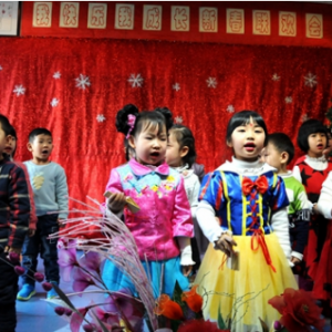 非凡寶貝幼兒園我快樂我成長新春聯(lián)歡會(huì)成功舉行