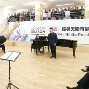 大提琴家演出現場響起了口哨聲！把演出搬出劇院，那些鮮為人知的細節意味著啥