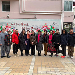 劉松林會(huì)長(zhǎng)攜同曹琳主任江琴副會(huì)長(zhǎng)等慰問黃浦區(qū)第一福利院