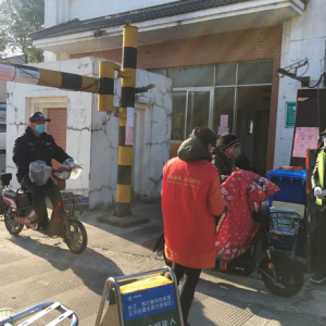 松江區(qū)新橋鎮(zhèn)這個黨群服務點組織居民守望相助，讓社區(qū)防控充滿溫情