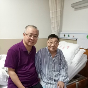 劉松林會長在同康醫院與周文軍副會長促膝長談