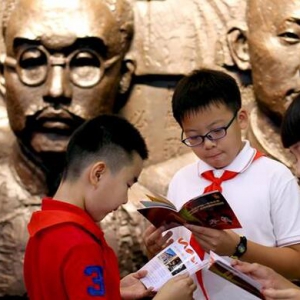 李佳琦和援鄂醫(yī)療隊員、航天工程技師一起為紅色文創(chuàng)代言，合適嗎？