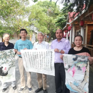 劉松林會(huì)長(zhǎng)出席慶雙節(jié)桂花園書畫筆會(huì)